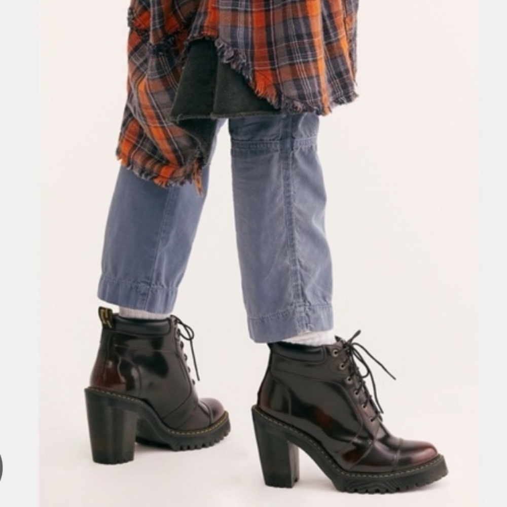 [NWT] Cherry Red Dr. Marten Averil Arcadia Leather Heeled Ankle Boots Size 7